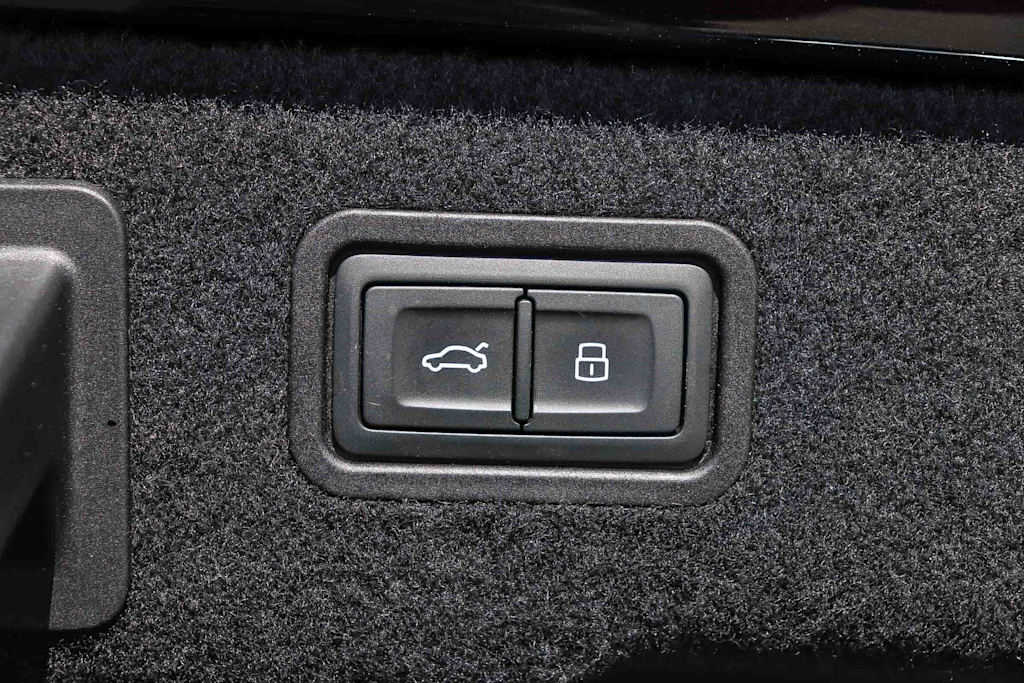 Thumbnail: 2021 Audi A8 - 39