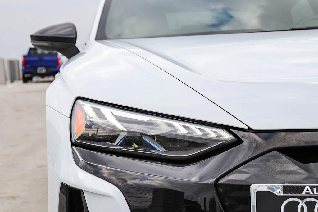 Thumbnail: 2022 Audi e-tron GT - 21