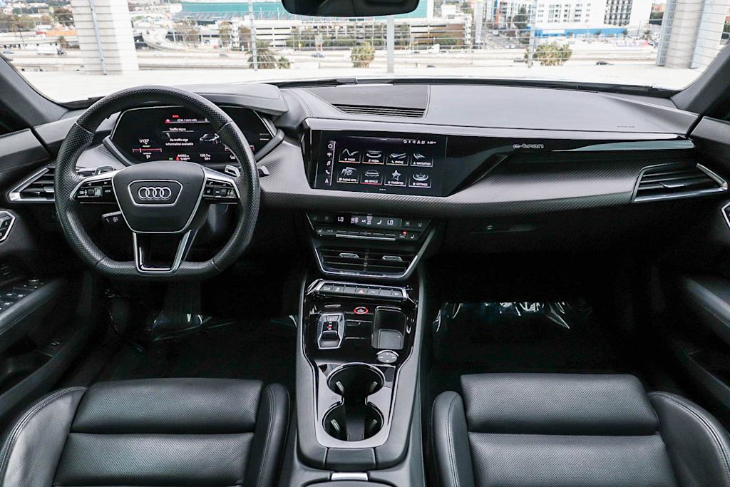 Thumbnail: 2022 Audi e-tron GT - 2