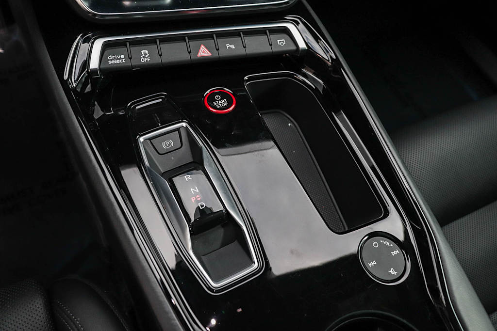 Thumbnail: 2022 Audi e-tron GT - 13