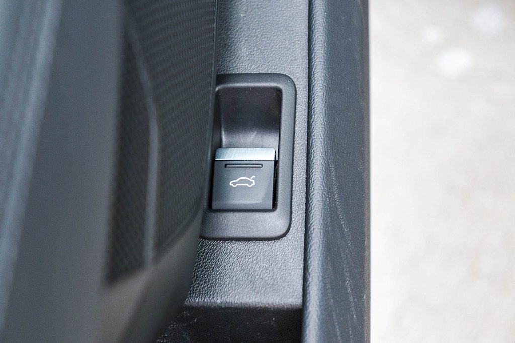 Thumbnail: 2022 Audi e-tron GT - 32