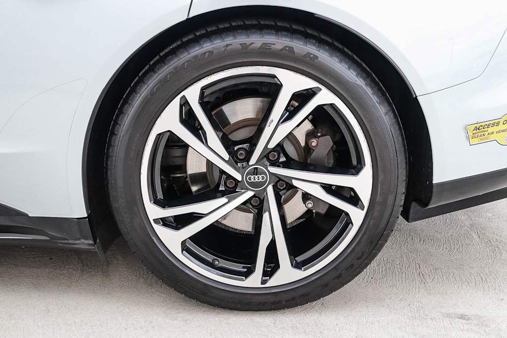 Thumbnail: 2022 Audi e-tron GT - 6