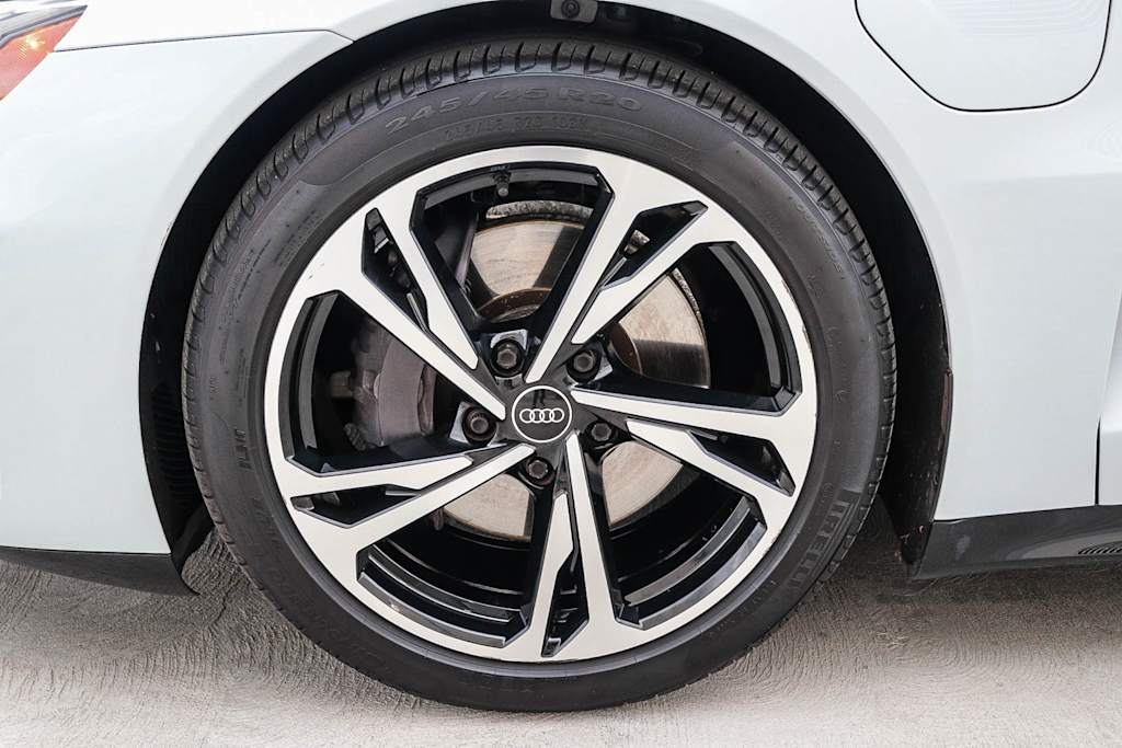 Thumbnail: 2022 Audi e-tron GT - 26