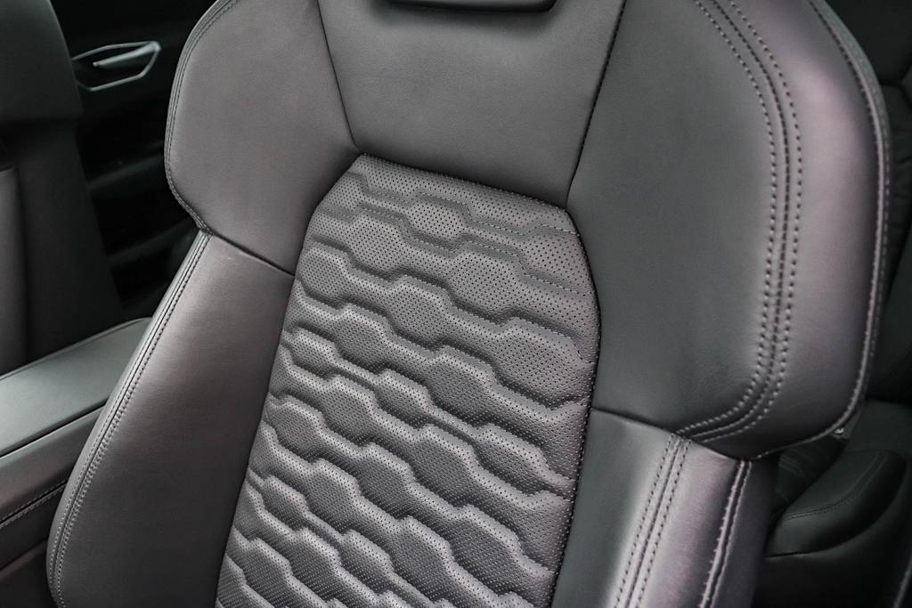 Thumbnail: 2022 Audi e-tron GT - 40