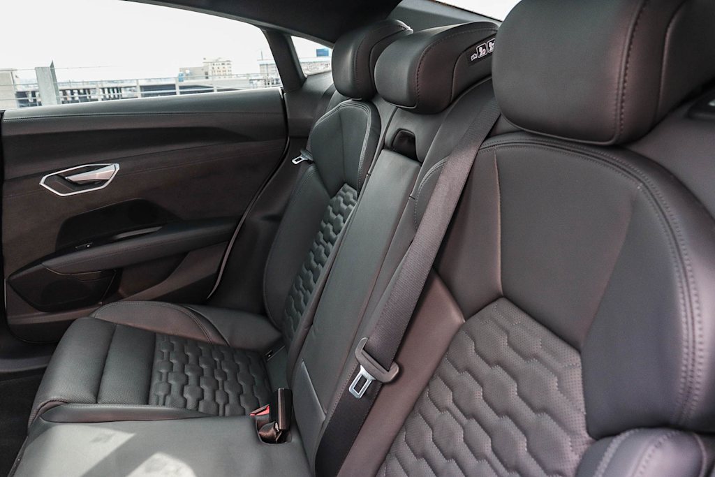 Thumbnail: 2022 Audi e-tron GT - 11