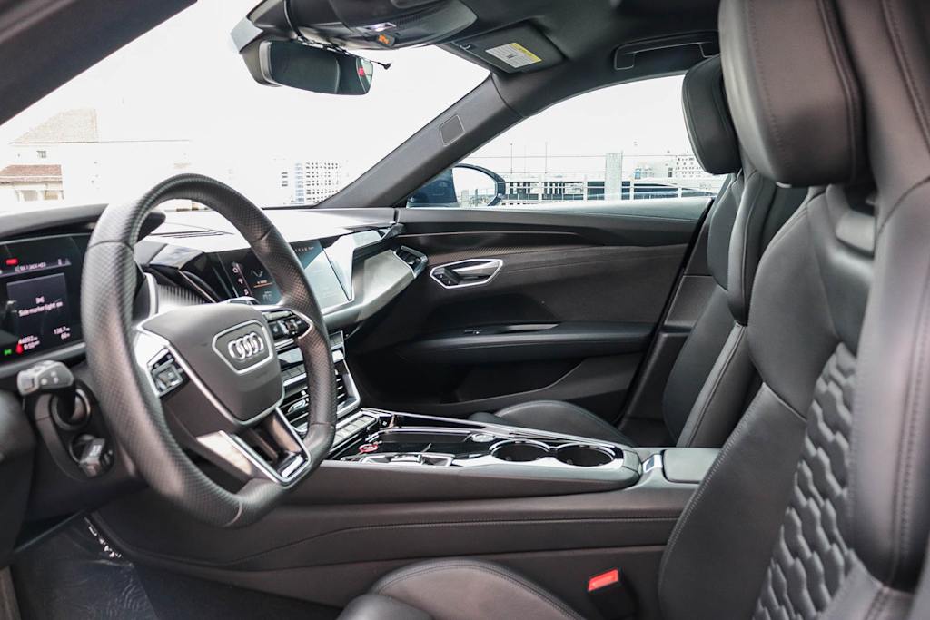 Thumbnail: 2022 Audi e-tron GT - 10