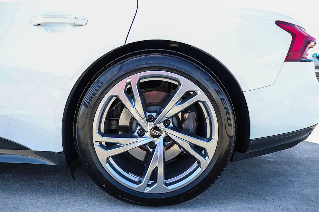 Thumbnail: 2022 Audi e-tron GT - 7