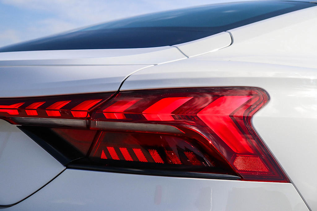 Thumbnail: 2022 Audi e-tron GT - 20