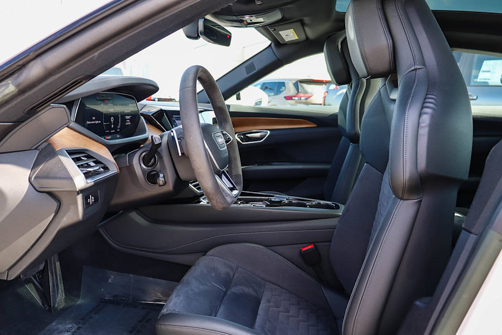 Thumbnail: 2022 Audi e-tron GT - 10