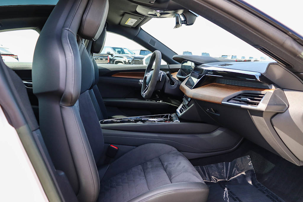 Thumbnail: 2022 Audi e-tron GT - 9