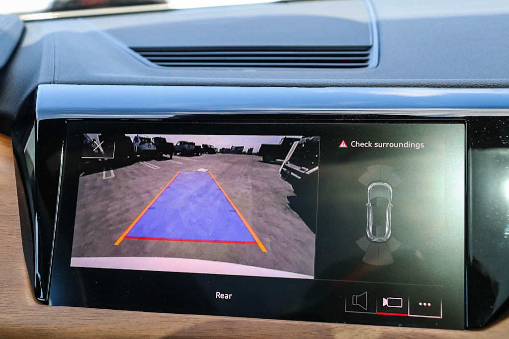 Thumbnail: 2022 Audi e-tron GT - 35