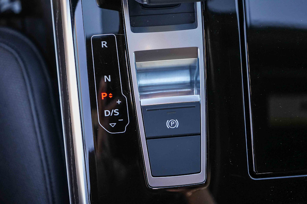 Thumbnail: 2025 Audi A8 - 31
