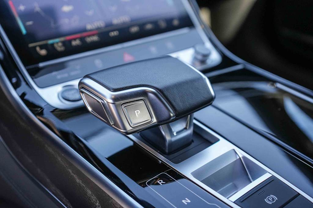 Thumbnail: 2025 Audi A8 - 15