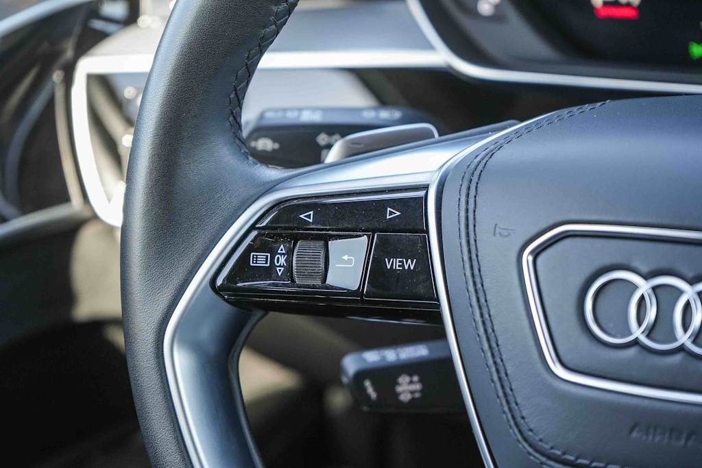 Thumbnail: 2025 Audi A8 - 29