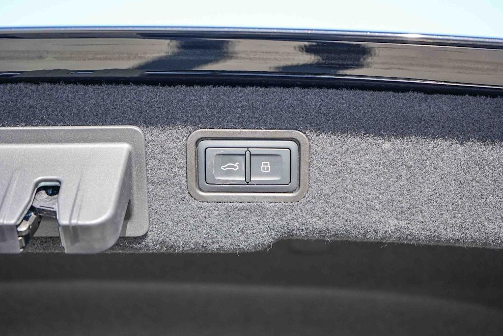 Thumbnail: 2025 Audi A8 - 45