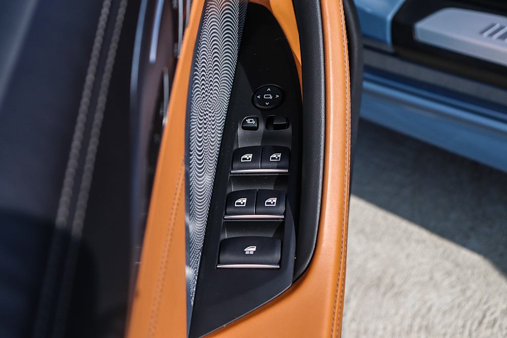 Thumbnail: 2022 BMW 8 Series - 29