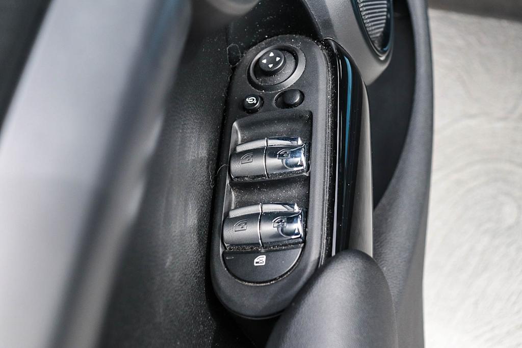 Thumbnail: 2023 MINI Cooper - 23