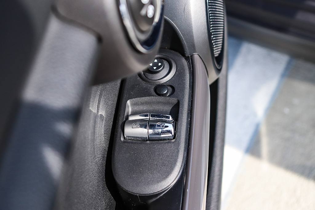 Thumbnail: 2018 MINI Cooper - 33