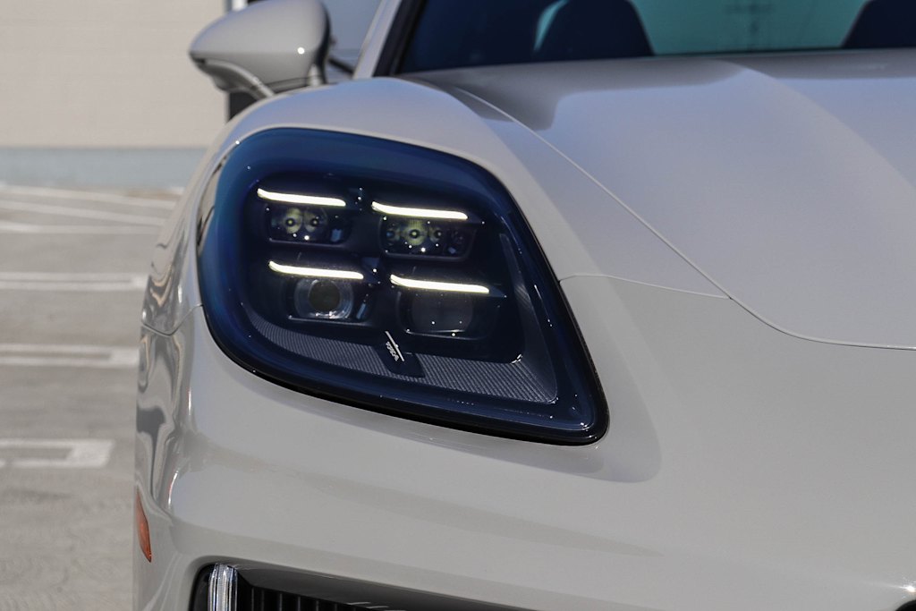 Thumbnail: 2025 Porsche Panamera - 19