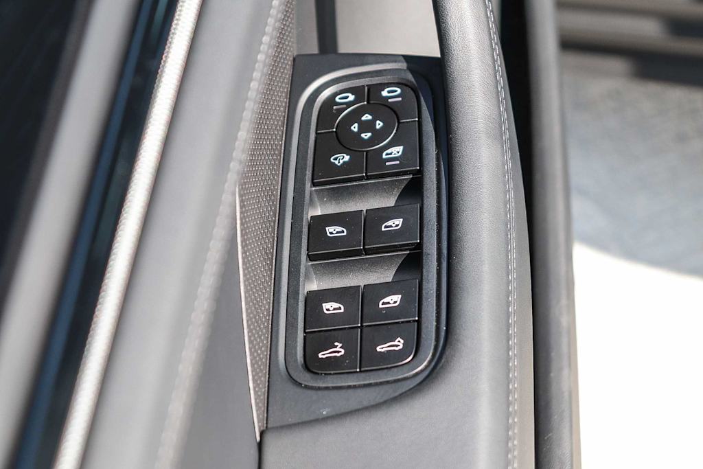 Thumbnail: 2025 Porsche Panamera - 32