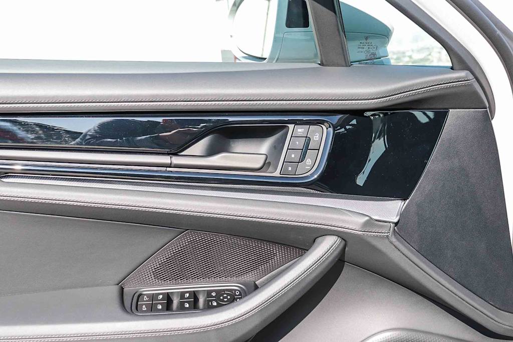 Thumbnail: 2025 Porsche Panamera - 31