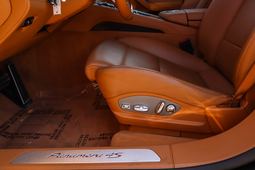 Thumbnail: 2011 Porsche Panamera - 26