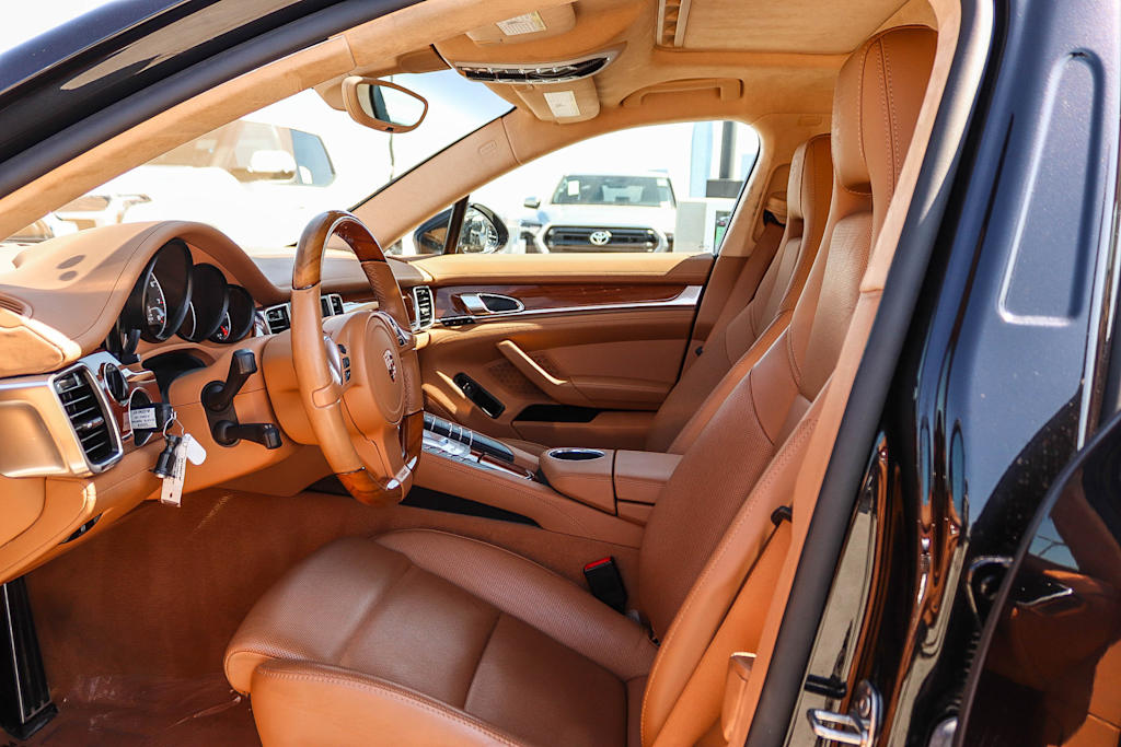 Thumbnail: 2011 Porsche Panamera - 10