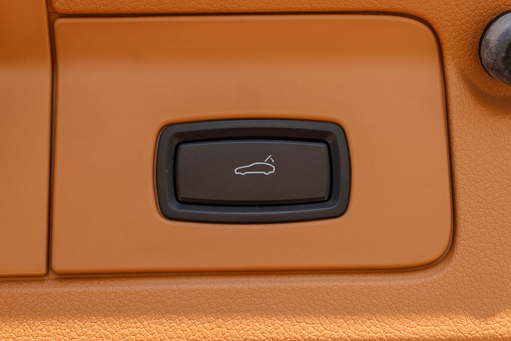 Thumbnail: 2011 Porsche Panamera - 36