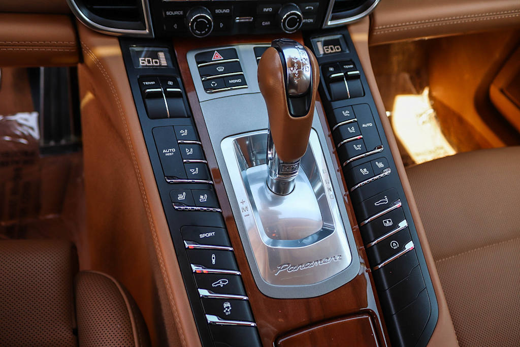 Thumbnail: 2011 Porsche Panamera - 25