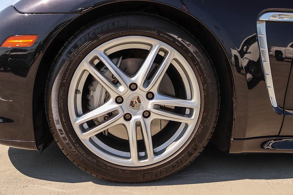 Thumbnail: 2011 Porsche Panamera - 22