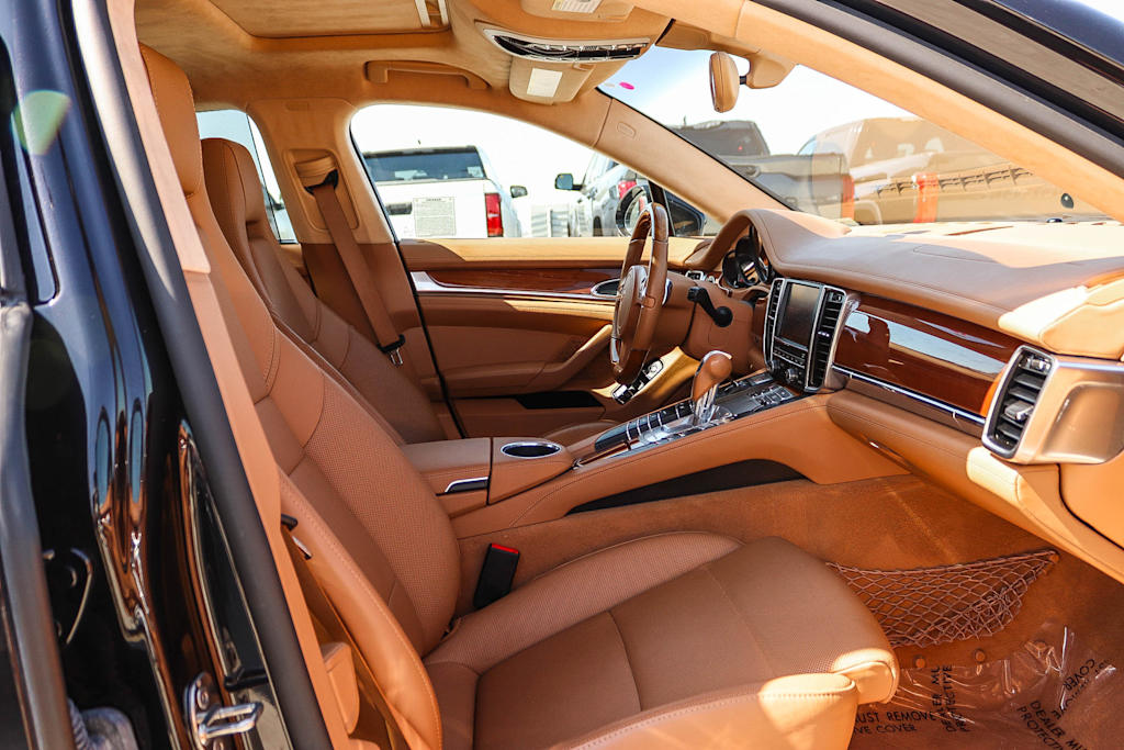Thumbnail: 2011 Porsche Panamera - 9