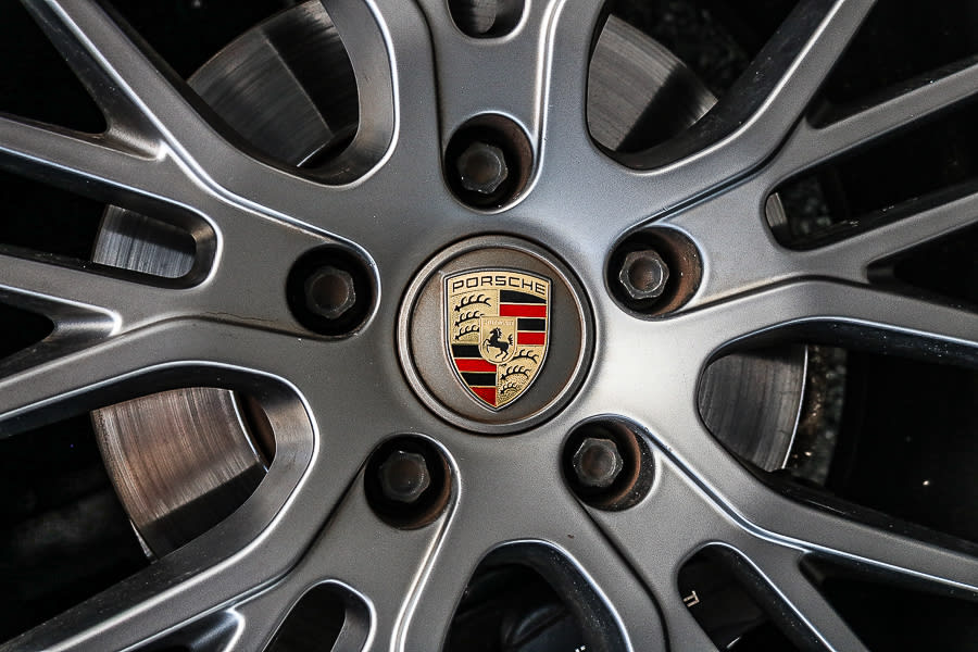 Thumbnail: 2023 Porsche Panamera - 25