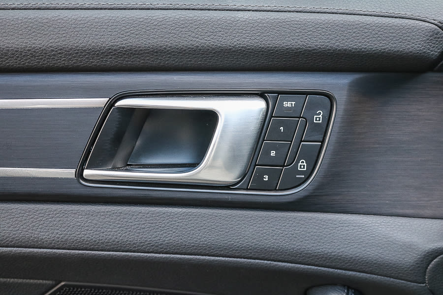 Thumbnail: 2023 Porsche Panamera - 34