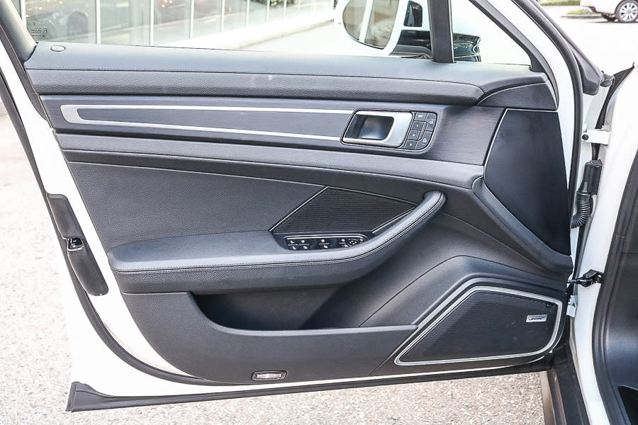 Thumbnail: 2023 Porsche Panamera - 33