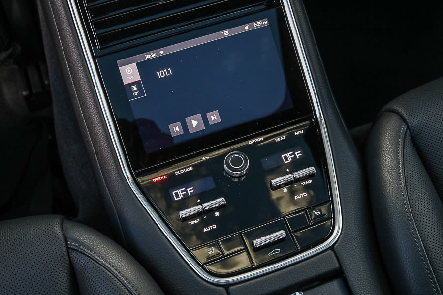 Thumbnail: 2023 Porsche Panamera - 30