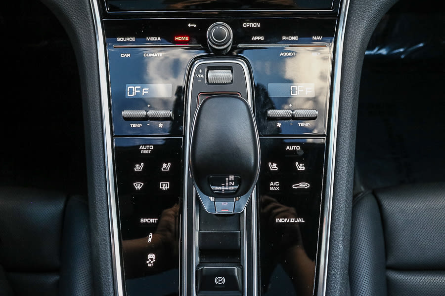 Thumbnail: 2023 Porsche Panamera - 14