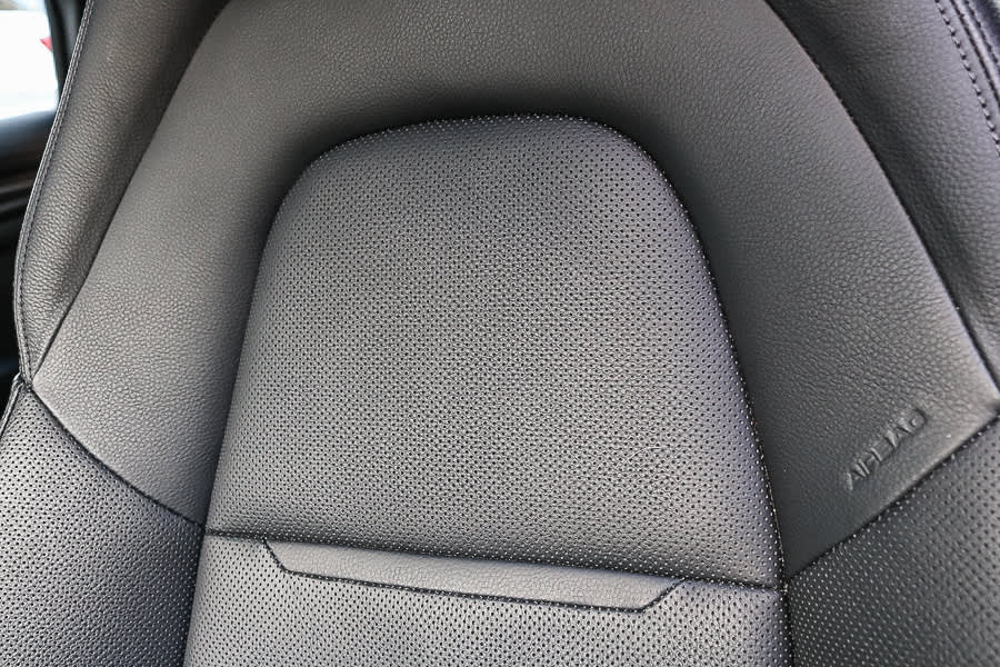 Thumbnail: 2023 Porsche Panamera - 40