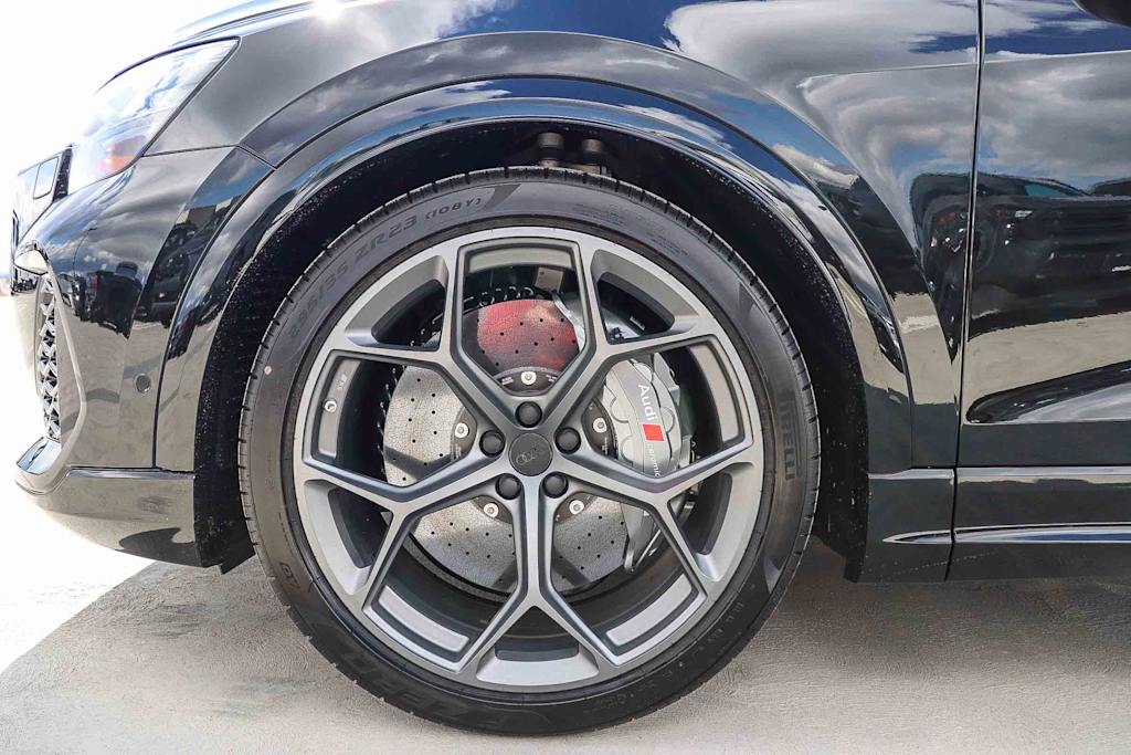 Thumbnail: 2026 Audi RS Q8 - 25