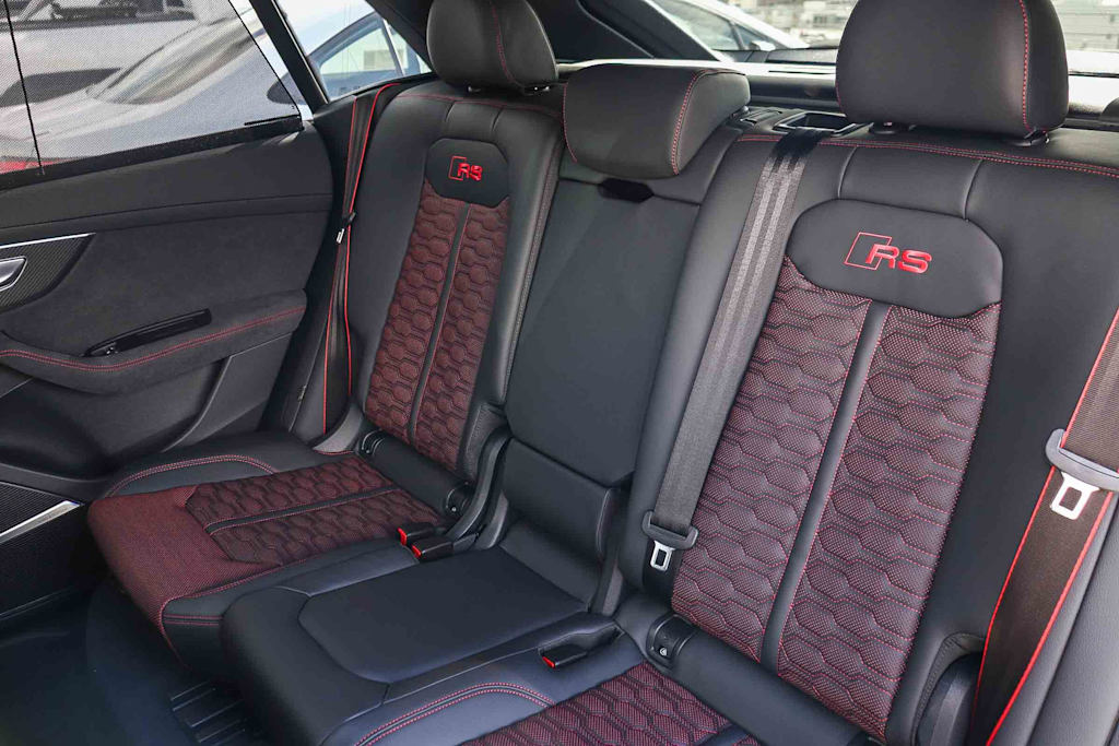 Thumbnail: 2026 Audi RS Q8 - 11