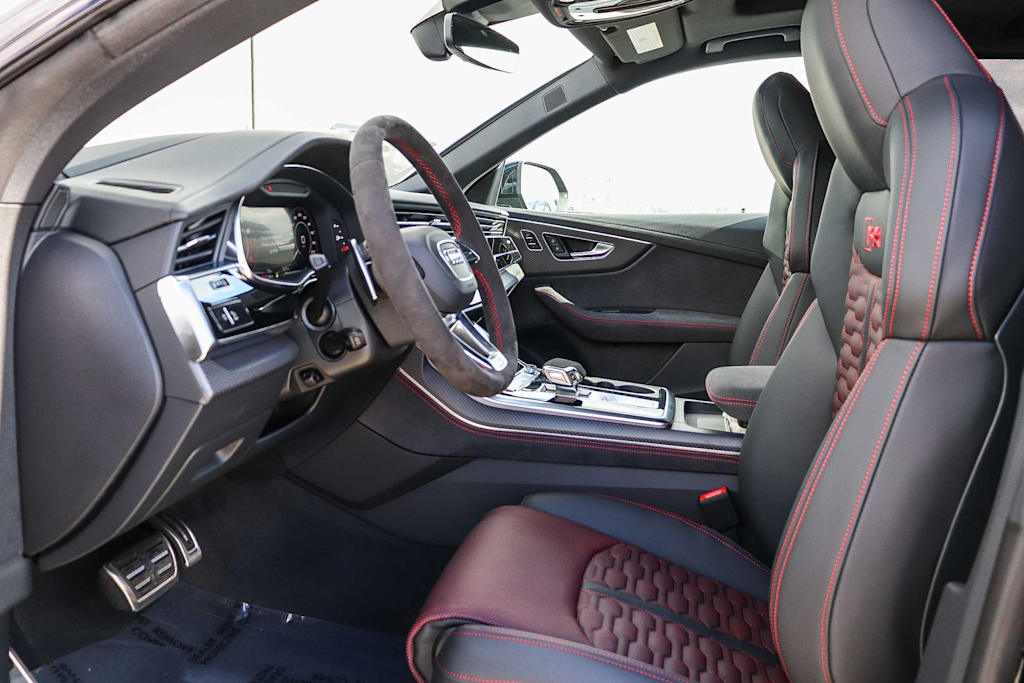 Thumbnail: 2026 Audi RS Q8 - 10