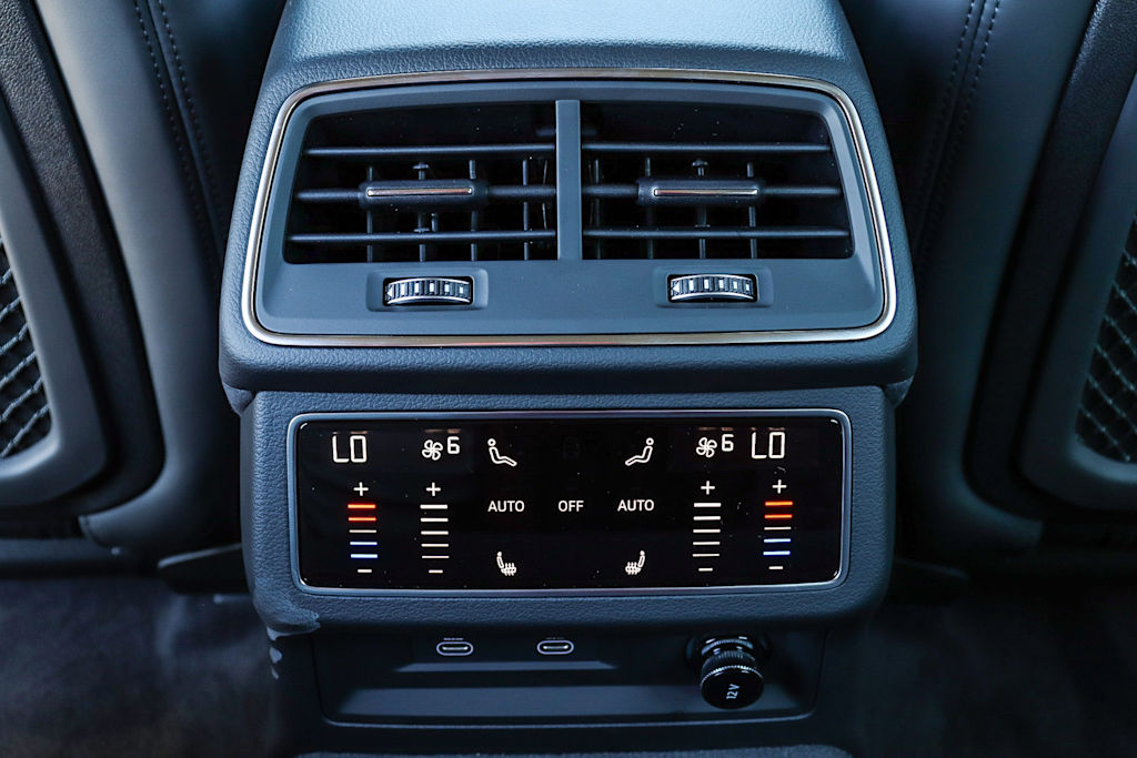 Thumbnail: 2026 Audi RS 6 - 32