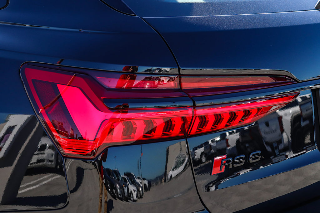 Thumbnail: 2026 Audi RS 6 - 26