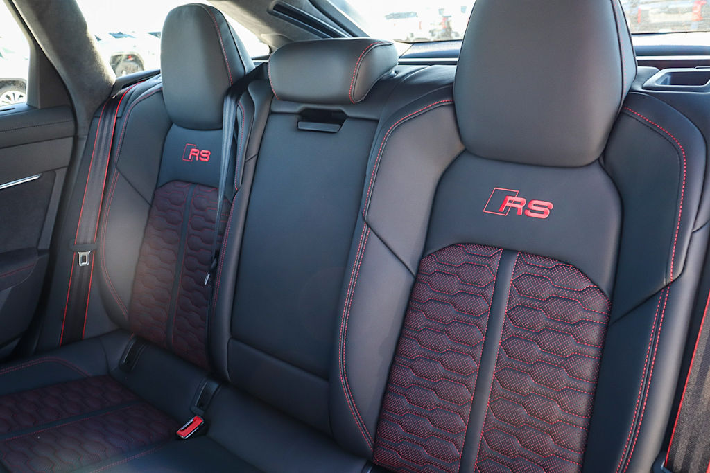 Thumbnail: 2026 Audi RS 6 - 12