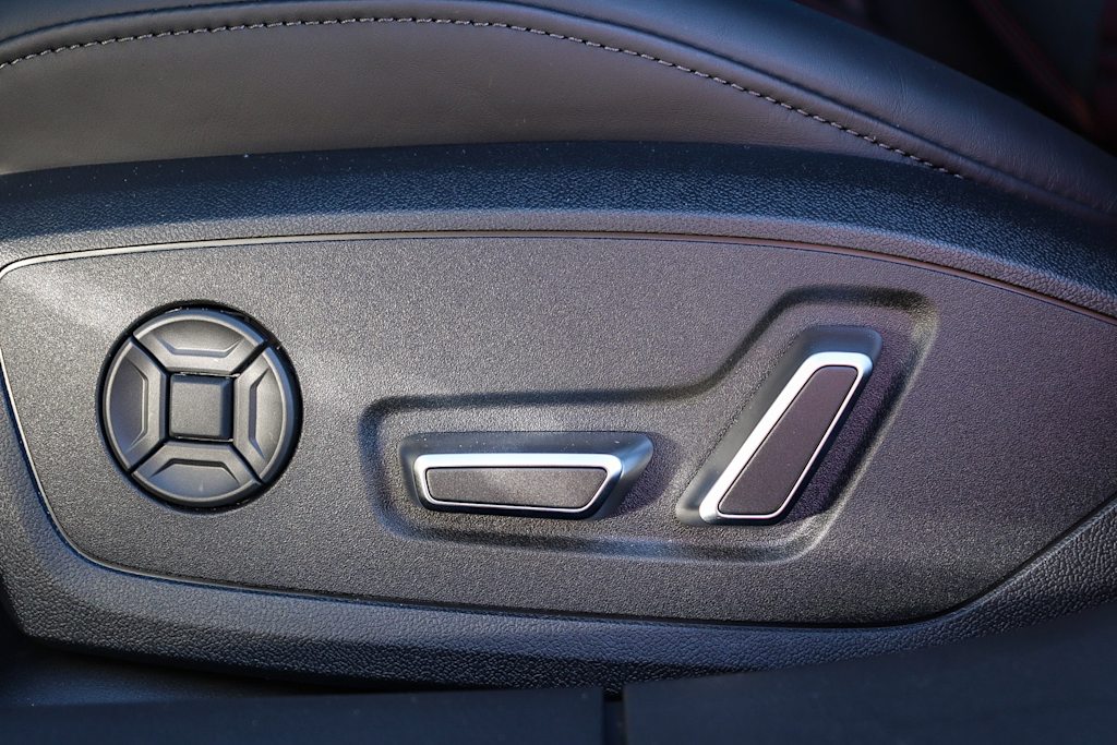 Thumbnail: 2026 Audi RS 6 - 33