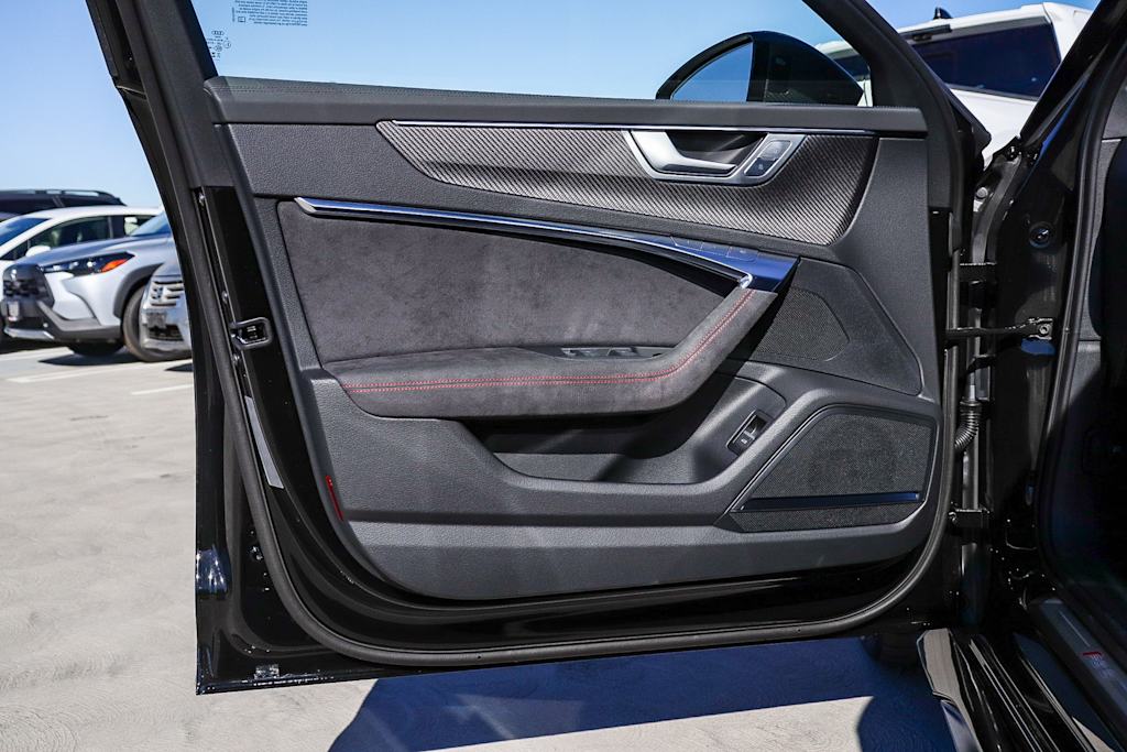 Thumbnail: 2026 Audi RS 6 - 36