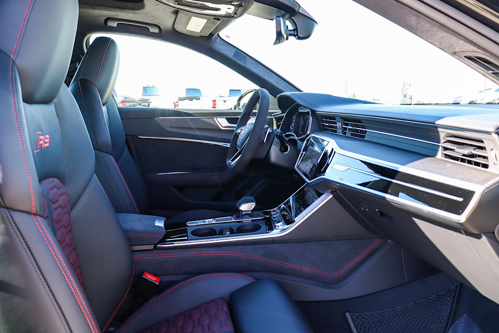 Thumbnail: 2026 Audi RS 6 - 10