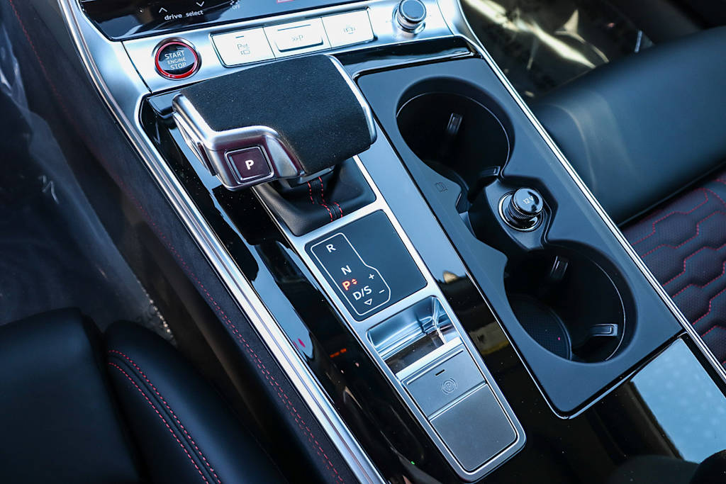 Thumbnail: 2026 Audi RS 6 - 16