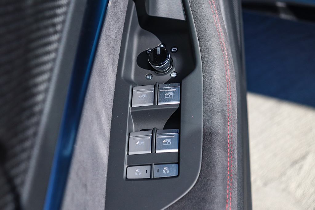 Thumbnail: 2026 Audi RS 6 - 34