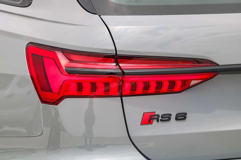 Thumbnail: 2025 Audi RS 6 - 23