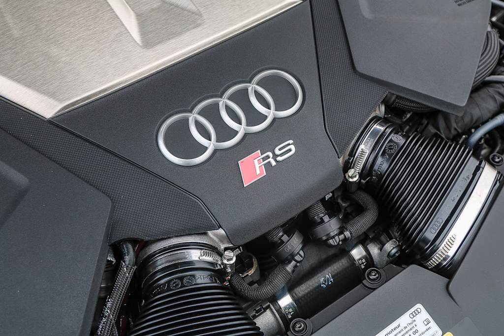 Thumbnail: 2025 Audi RS 6 - 32